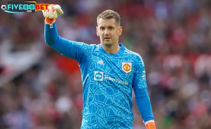 Tom Heaton bất ngờ khi được đến Đức